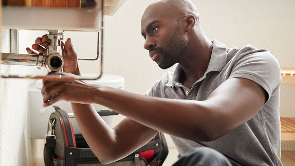 What Is the Best Time for Me to Contact a Plumber for a Clogged Drain?